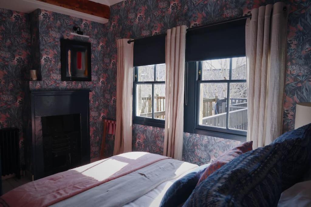 Primrose Cottage - With Private Courtyard & Sun Terrace In Central 바스 외부 사진