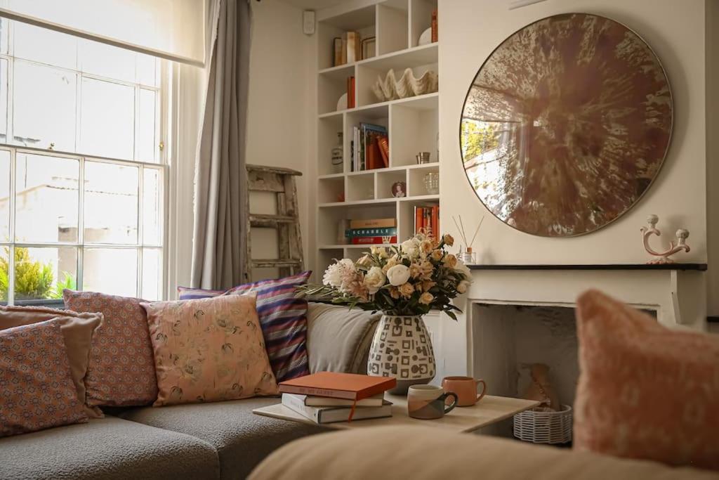 Primrose Cottage - With Private Courtyard & Sun Terrace In Central 바스 외부 사진