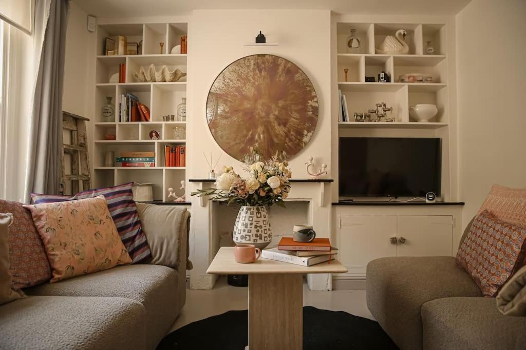 Primrose Cottage - With Private Courtyard & Sun Terrace In Central 바스 외부 사진