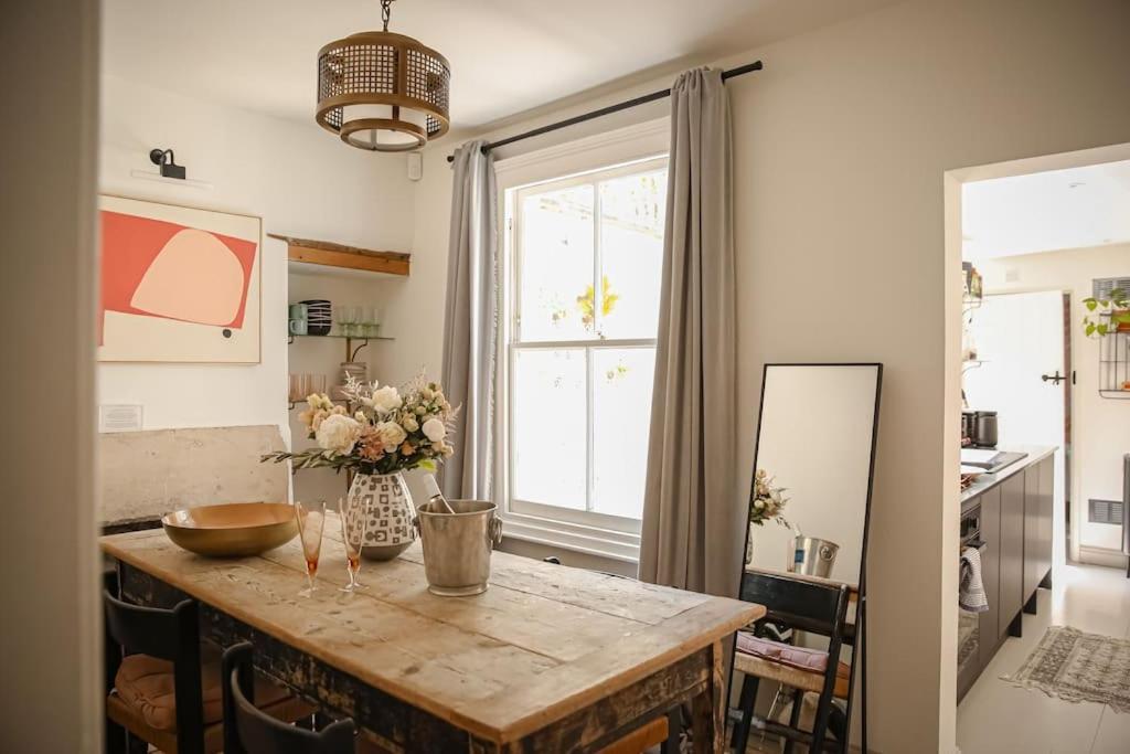 Primrose Cottage - With Private Courtyard & Sun Terrace In Central 바스 외부 사진