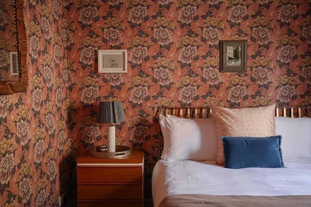 Primrose Cottage - With Private Courtyard & Sun Terrace In Central 바스 외부 사진